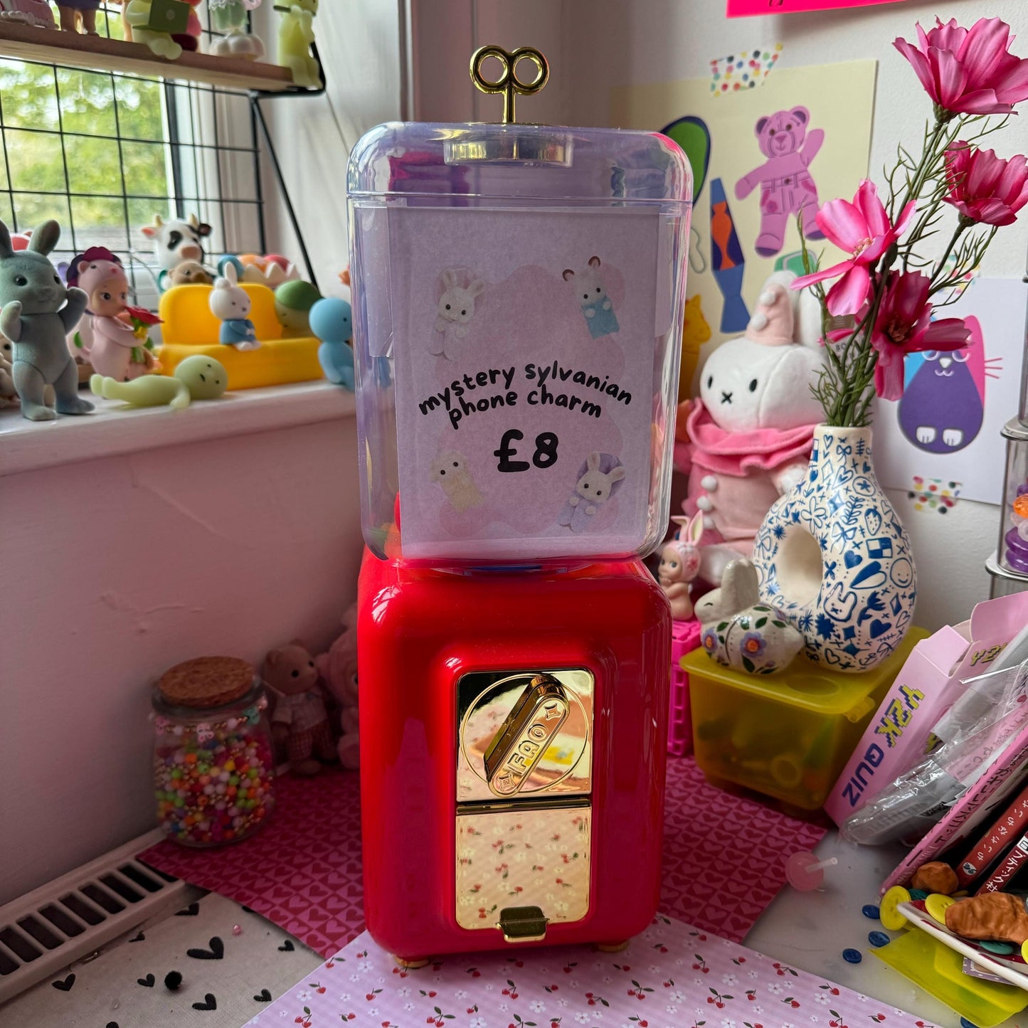 Mystery Critter Phone Charm Gashapon Play